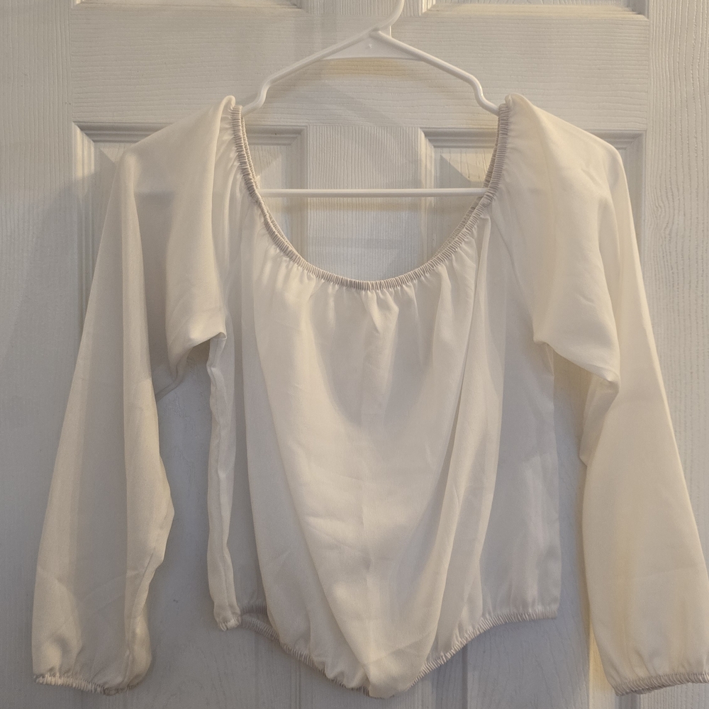 Women’s White Long-Sleeve Peasant Blouse